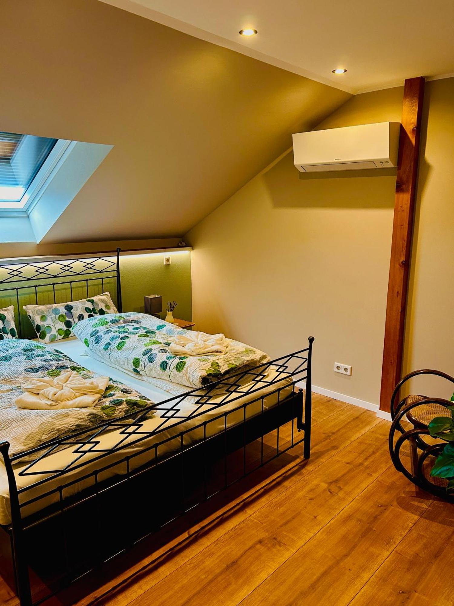 Ferienwohnung "Bei Freunden" Naumburg  ภายนอก รูปภาพ